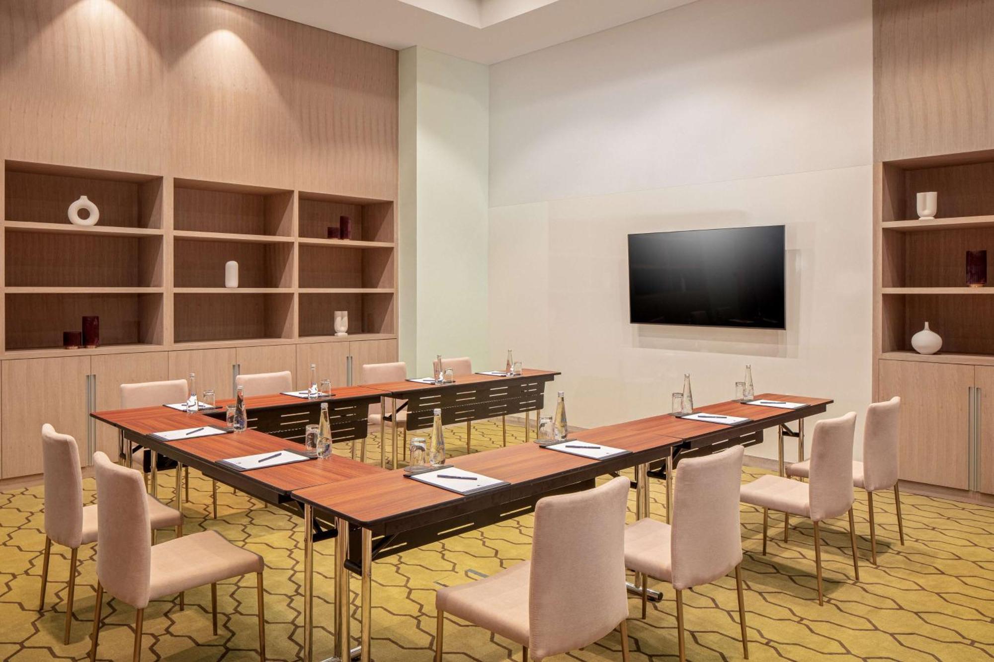 Doubletree By Hilton Fujairah City Exterior foto Meeting room
