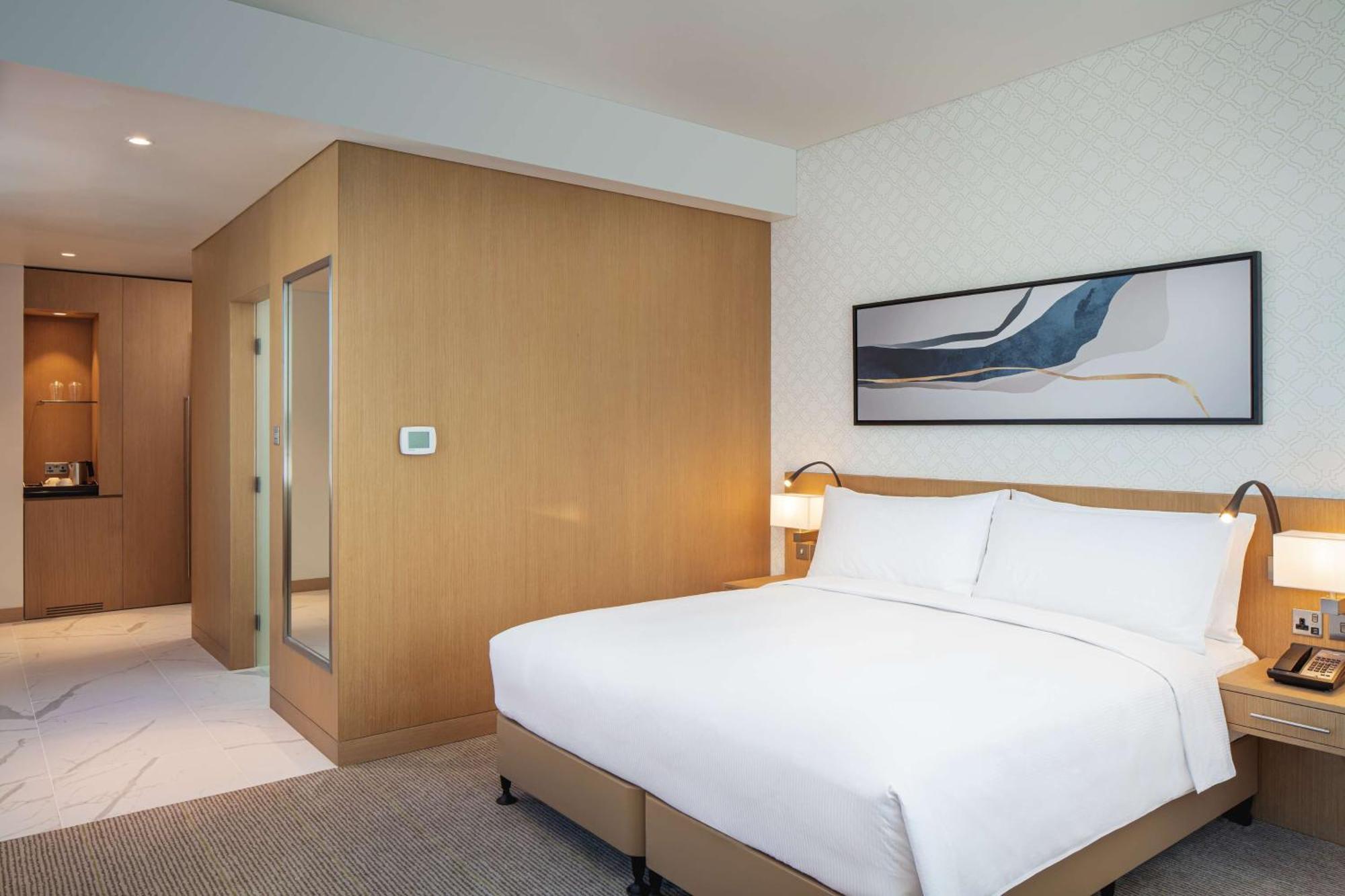 Doubletree By Hilton Fujairah City Exterior foto A bedroom at the hotel